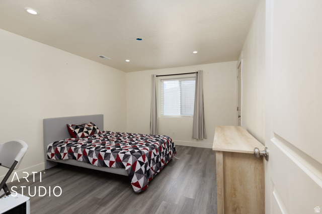 1713 South Windemere Road Santaquin, UT 84655 - Photo 22 of 40 Neutral walls featuring recessed lighting, wood-finish flooring, and a window with blinds and drapes