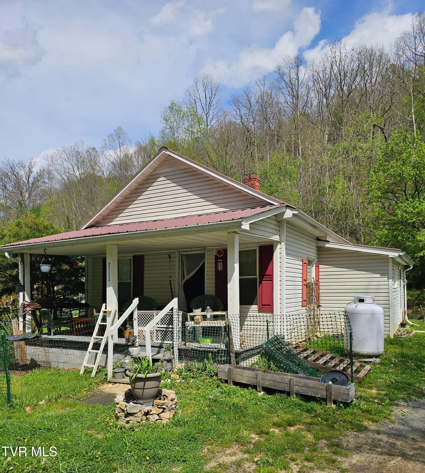 32222 Old Saltworks Road Meadowview, VA 24361 - Photo 4 of 15 20260417_150058