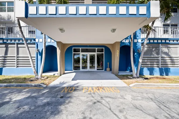 $2,300 | 501 East Dania Beach Boulevard, Unit 55B, Dania Beach, FL 33004