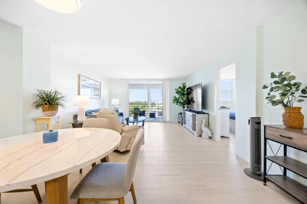 $2,300 | 501 East Dania Beach Boulevard, Unit 55B, Dania Beach, FL 33004