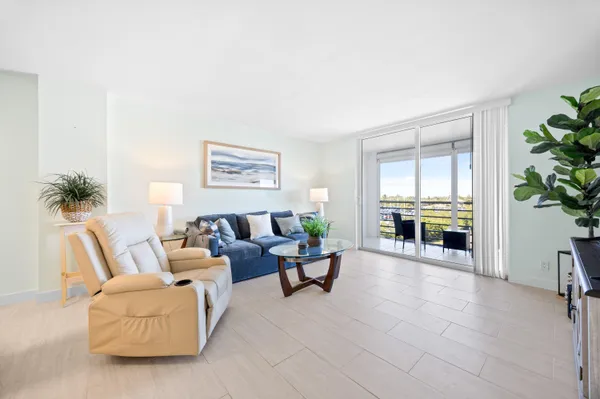 $2,300 | 501 East Dania Beach Boulevard, Unit 55B, Dania Beach, FL 33004