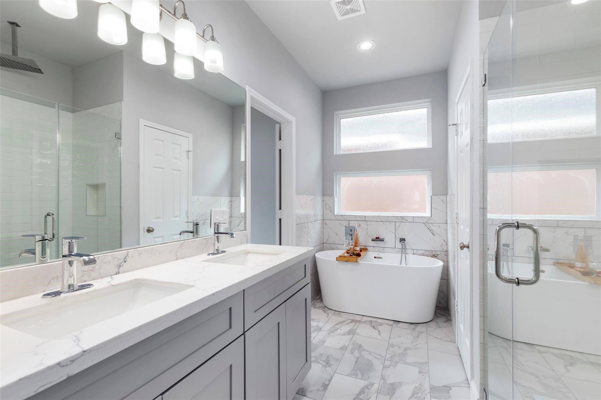7655 Ameswood Road Houston, TX 77095 - Photo 17 of 31 Primary Bathroom Tub and Shower