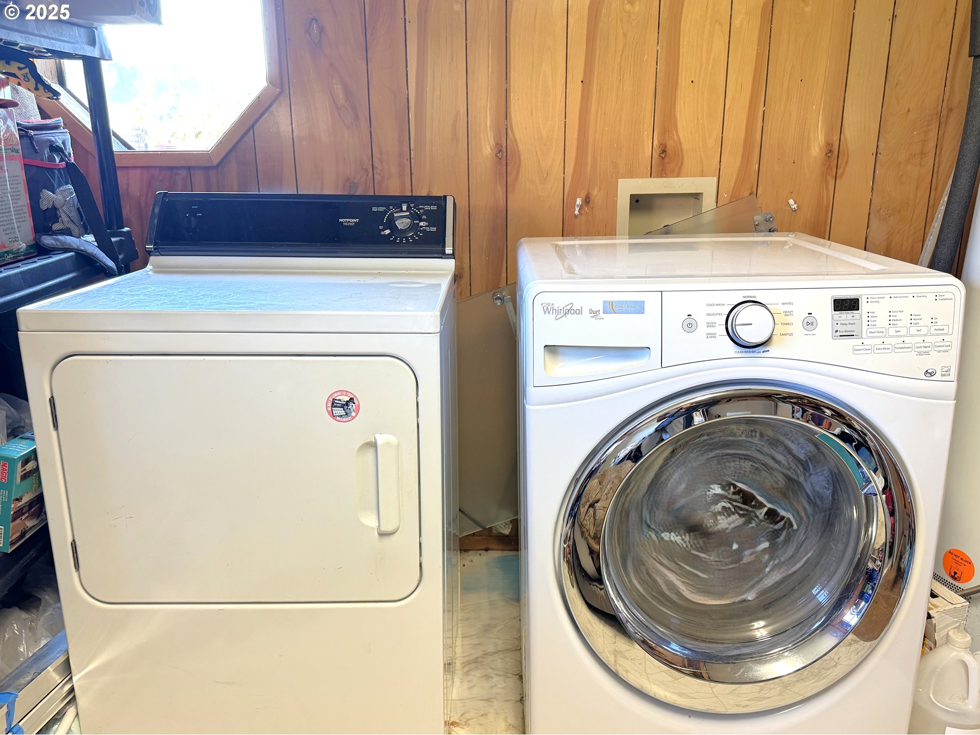 19921 Whaleshead Road, Unit I 2 Brookings, OR 97415 - Photo 38 of 48 Laundry