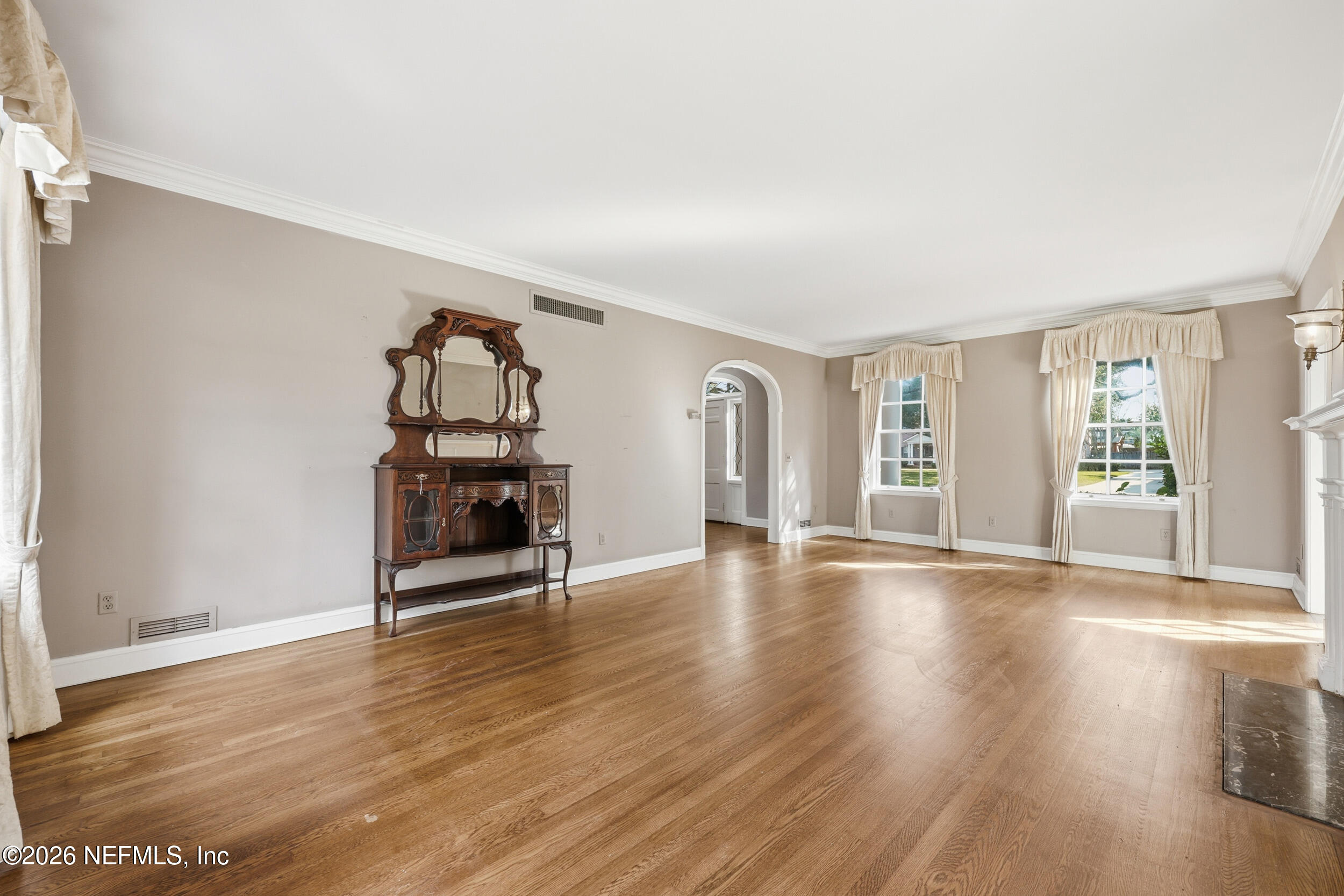 959 Maple Lane Jacksonville, FL 32207 - Photo 19 of 132 LIVING ROOM