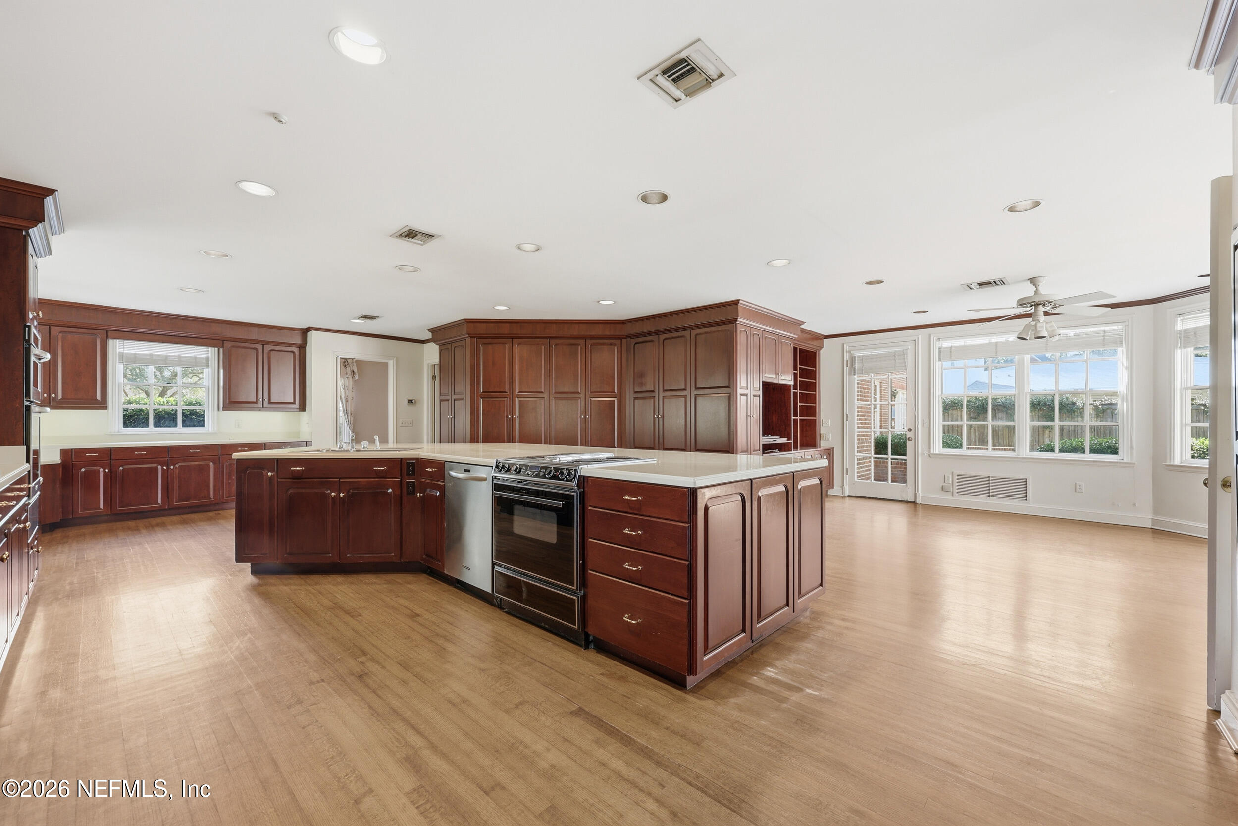 959 Maple Lane Jacksonville, FL 32207 - Photo 35 of 132 KITCHEN