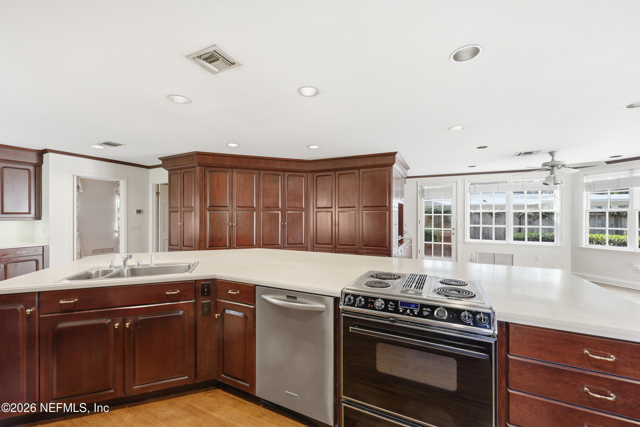 959 Maple Lane Jacksonville, FL 32207 - Photo 43 of 132 KITCHEN