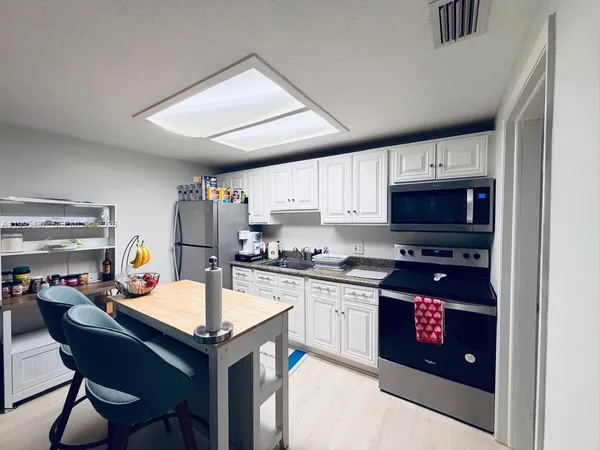 $1,900 | 7220 Southgate Boulevard, Unit 7220, Tamarac, FL 33321