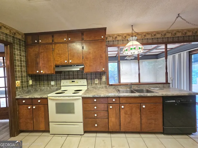 $2,200 | 96 Glencrest Drive, Toccoa, GA 30577