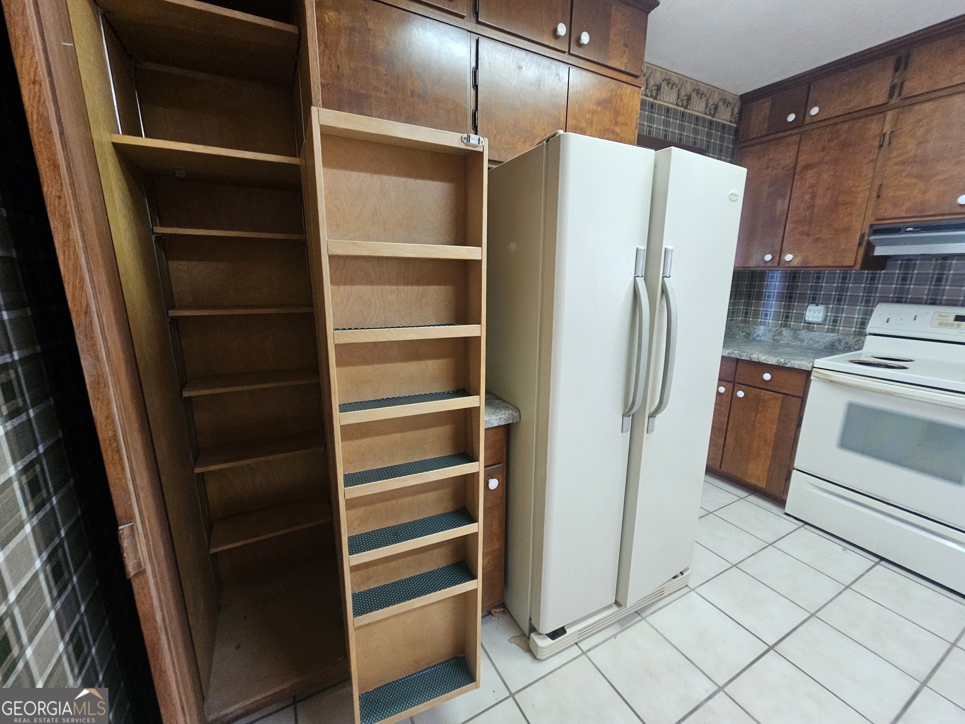 96 Glencrest Drive Toccoa, GA 30577 - Photo 7 of 15 a view of walk in closet with empty racks