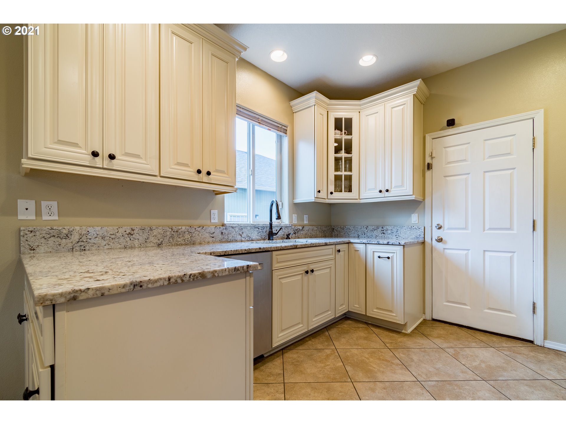 5793 Montclaire Way Springfield, OR 97478 - Photo 11 of 32