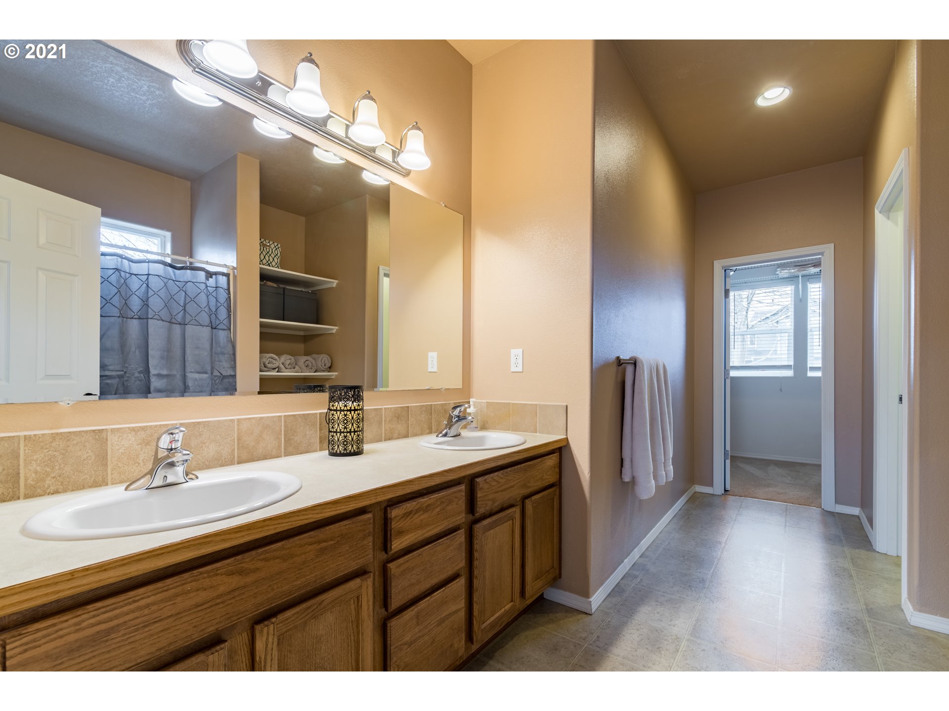 5793 Montclaire Way Springfield, OR 97478 - Photo 14 of 32