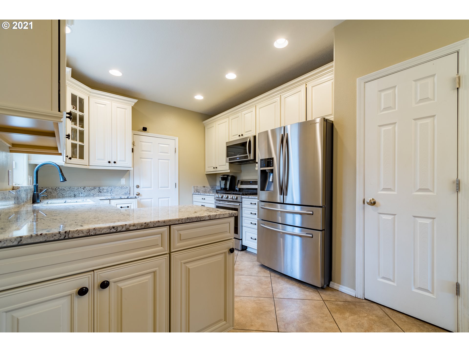 5793 Montclaire Way Springfield, OR 97478 - Photo 8 of 32