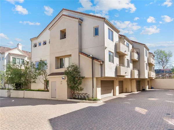 $1,450,000 | 305 Kansas Street, Unit D, El Segundo, CA 90245