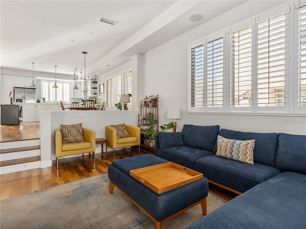 305 Kansas Street, Unit D El Segundo, CA 90245 - Photo 3 of 23