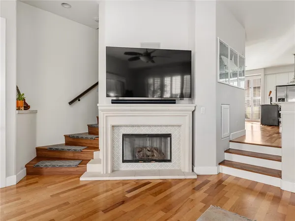 $1,450,000 | 305 Kansas Street, Unit D, El Segundo, CA 90245