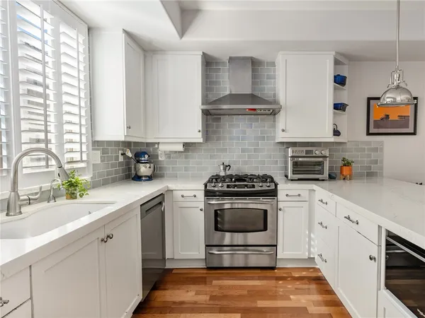 $1,450,000 | 305 Kansas Street, Unit D, El Segundo, CA 90245