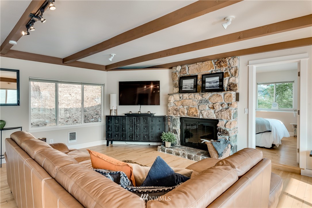 16578 South Lakeshore Road Chelan, WA 98816 - Photo 4 of 40 Gallery Image 4