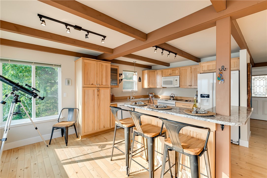 16578 South Lakeshore Road Chelan, WA 98816 - Photo 9 of 40 Gallery Image 9