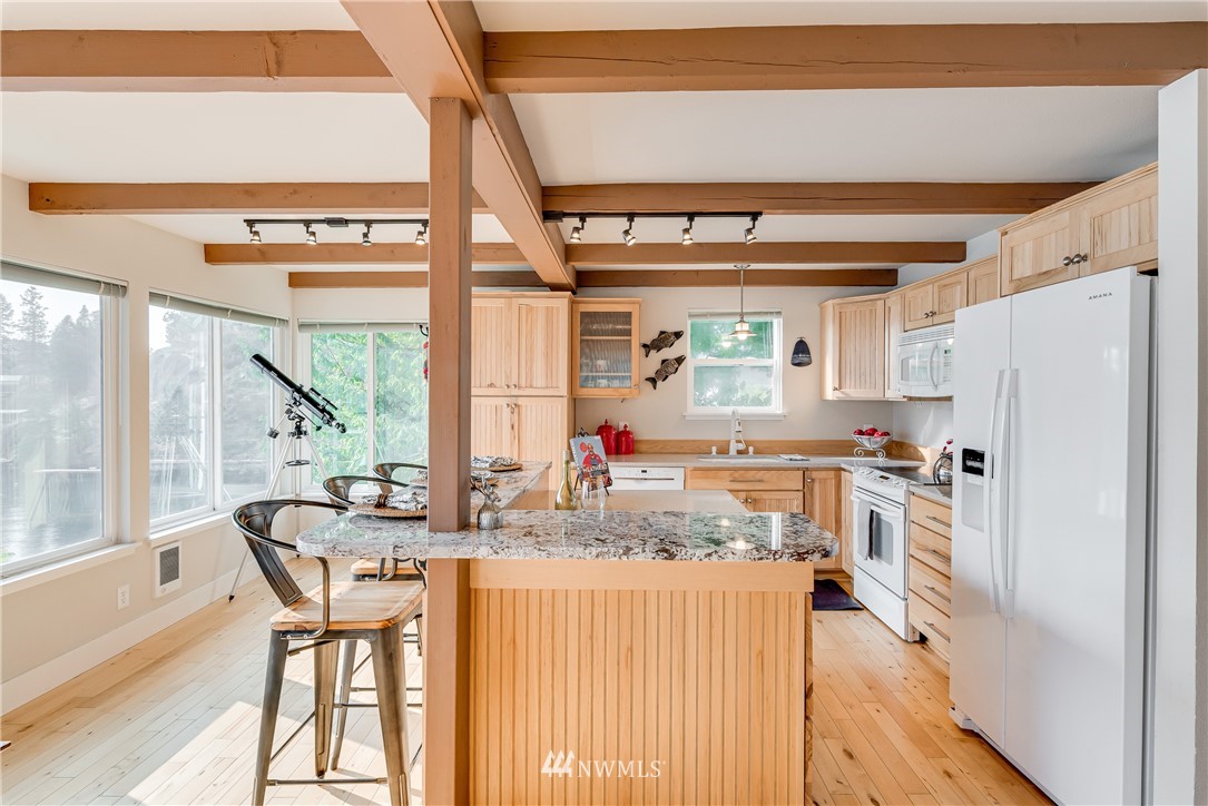 16578 South Lakeshore Road Chelan, WA 98816 - Photo 10 of 40 Gallery Image 10