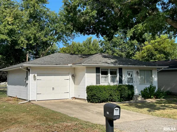 $137,500 | 713 North Pine Street, Taylorville, IL 62568