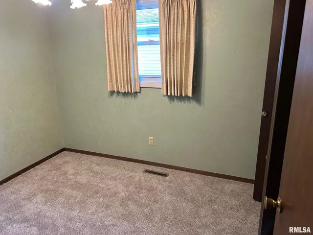 $139,900 | 713 North Pine Street, Taylorville, IL 62568