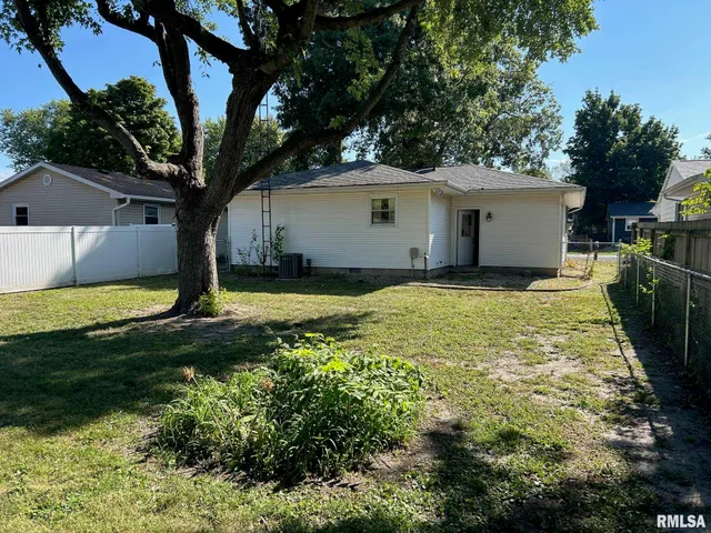 $139,900 | 713 North Pine Street, Taylorville, IL 62568