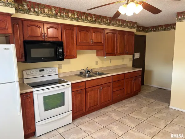 $137,500 | 713 North Pine Street, Taylorville, IL 62568