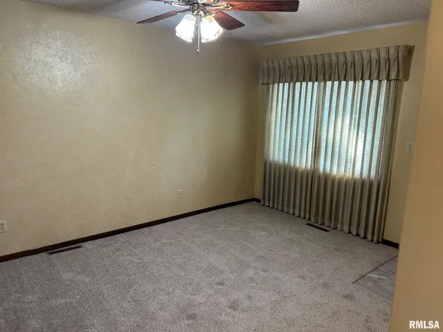 $139,900 | 713 North Pine Street, Taylorville, IL 62568