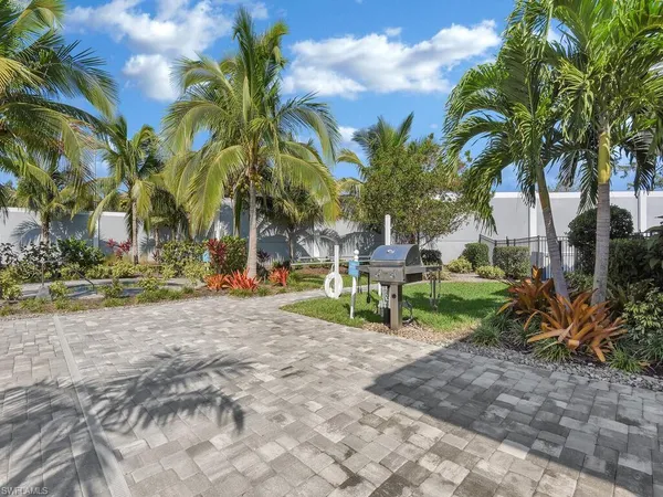$6,000 | 2561 Seychelles Drive, Unit 308, Naples, FL 34112