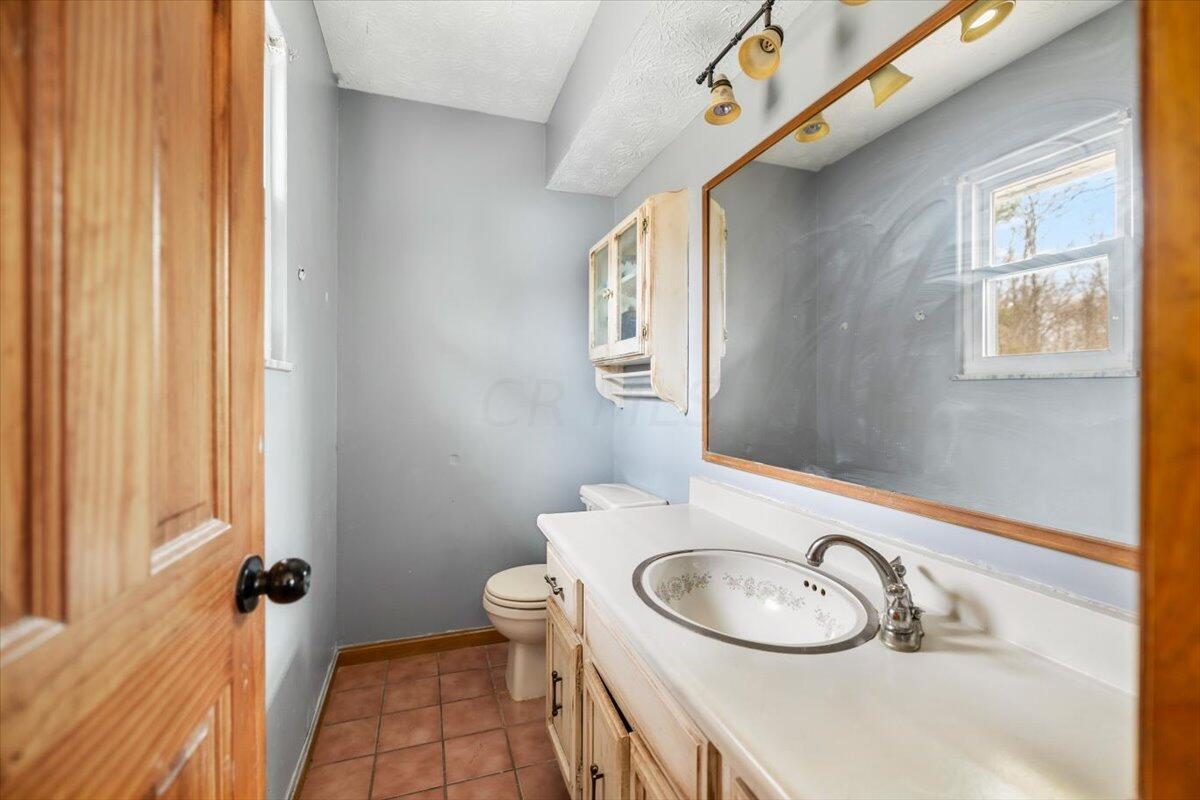 5540 London Groveport Road Orient, OH 43146 - Photo 18 of 34 20-Primary Half Bath-5540 London Grovepo