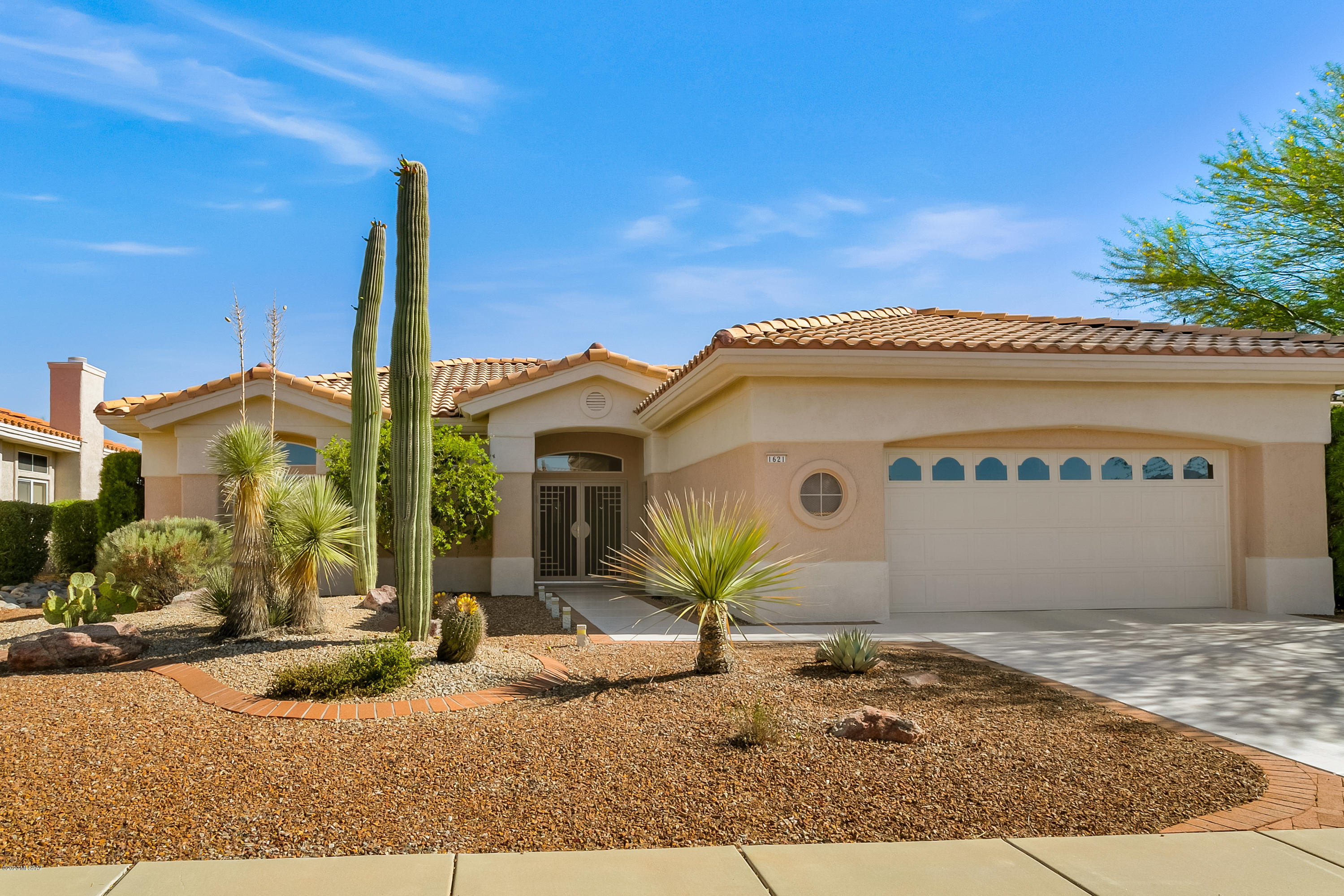 1621 East Crown Ridge Way Oro Valley, AZ 85755 - Photo 4 of 37