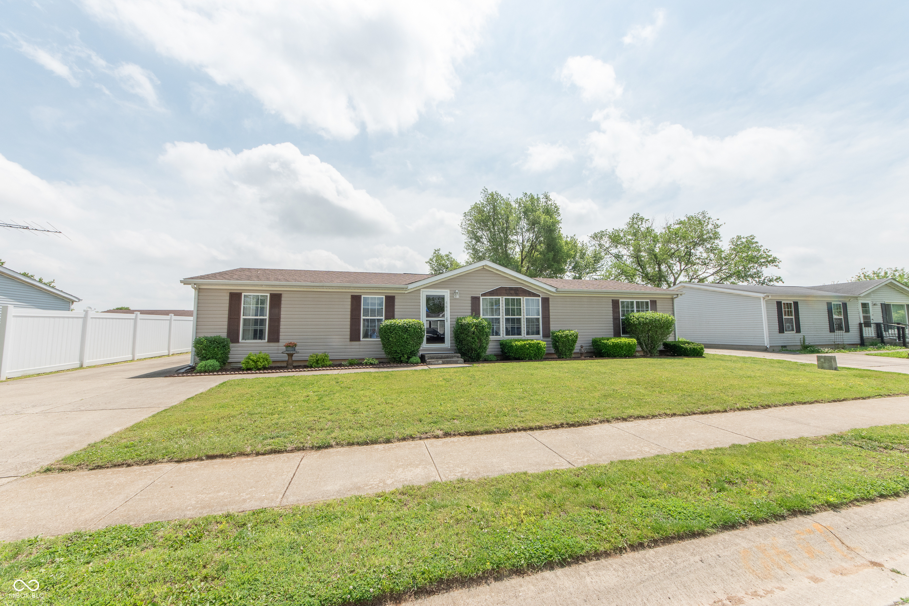 4641 Autumn Ridge Drive Columbus, IN 47203 - Photo 1 of 26 Gallery Image 1
