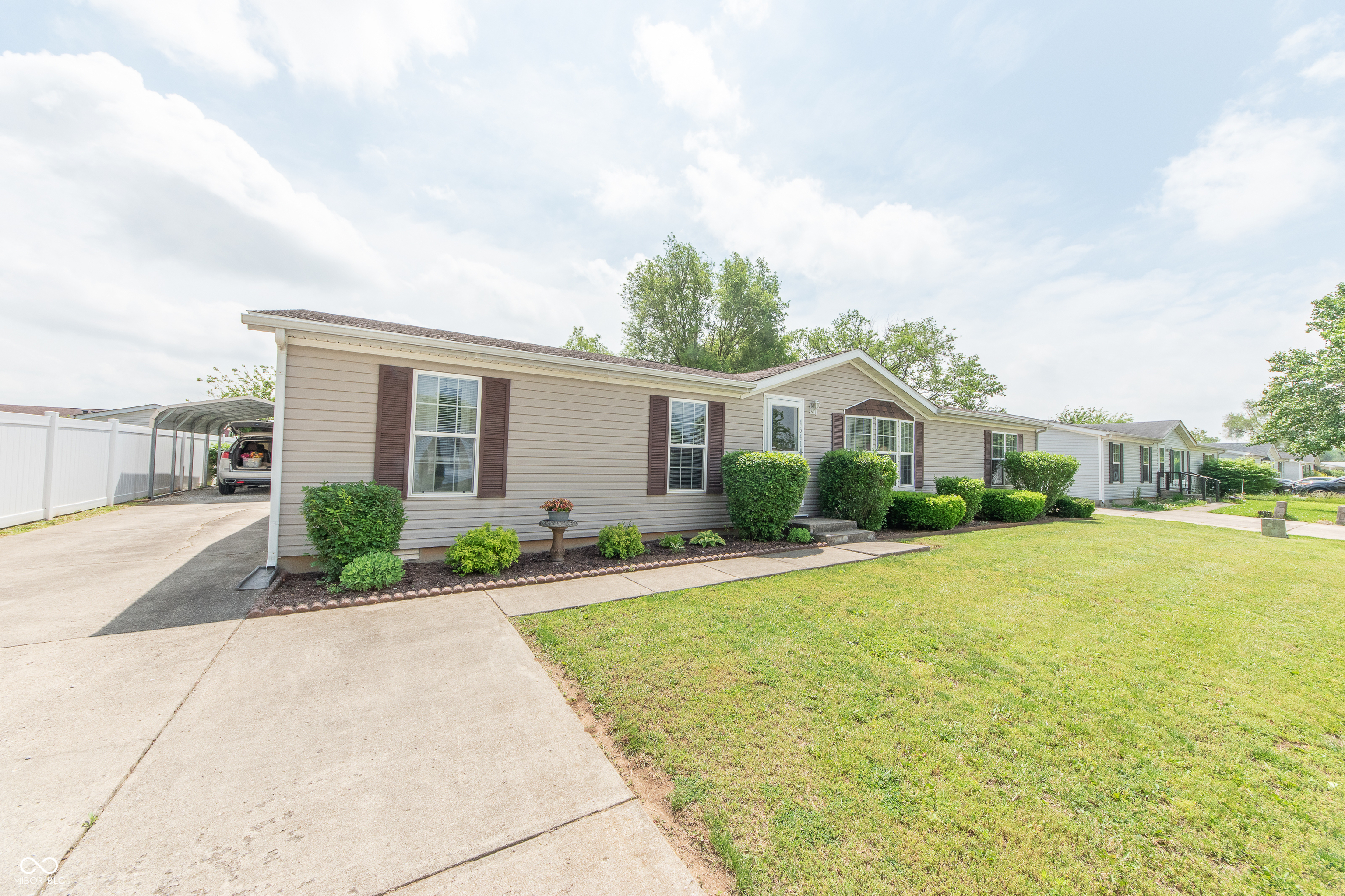 4641 Autumn Ridge Drive Columbus, IN 47203 - Photo 2 of 26 Gallery Image 2