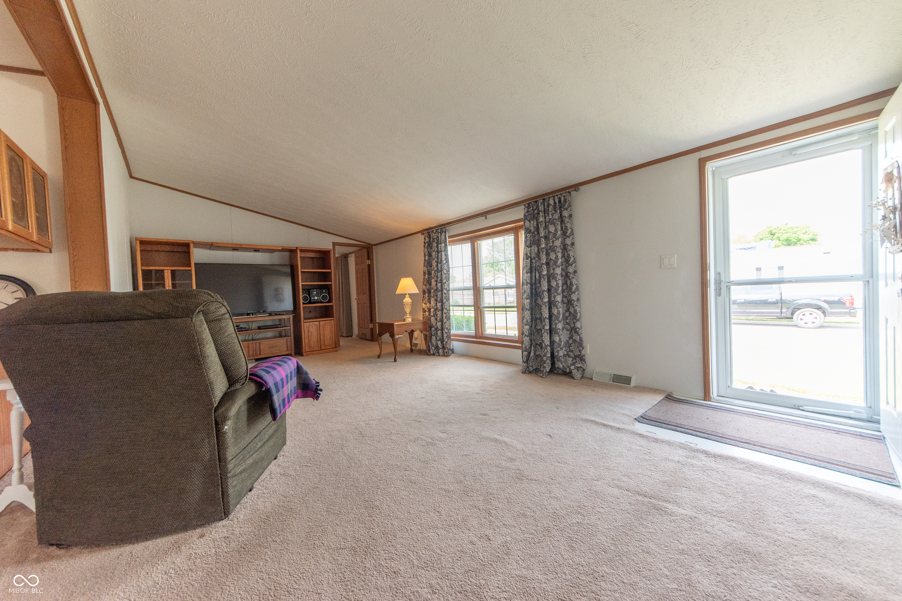 4641 Autumn Ridge Drive Columbus, IN 47203 - Photo 3 of 26 Gallery Image 3