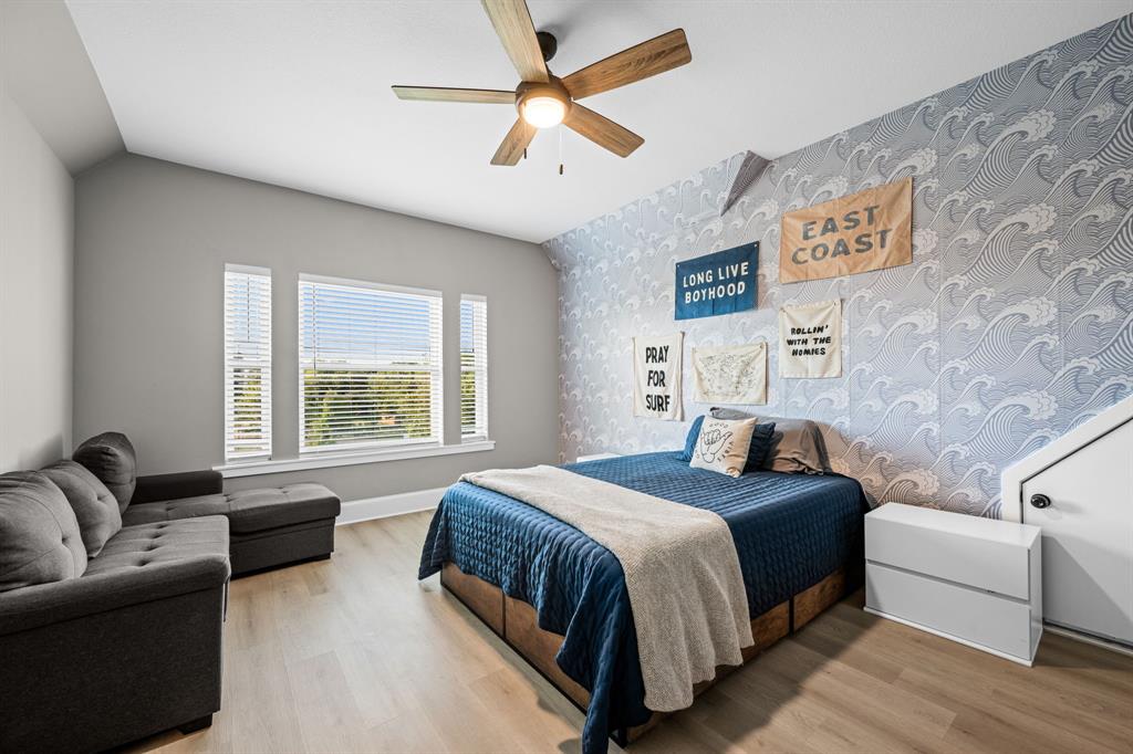 533 Camp Creek Road Rockwall, TX 75087 - Photo 27 of 40 a bedroom with a bed couch and window