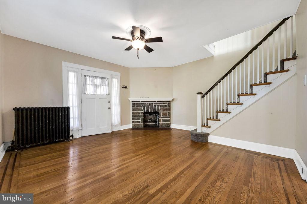 337 Cheswold Road Drexel Hill, PA 19026 - Photo 5 of 17 Charming living space with classic details.