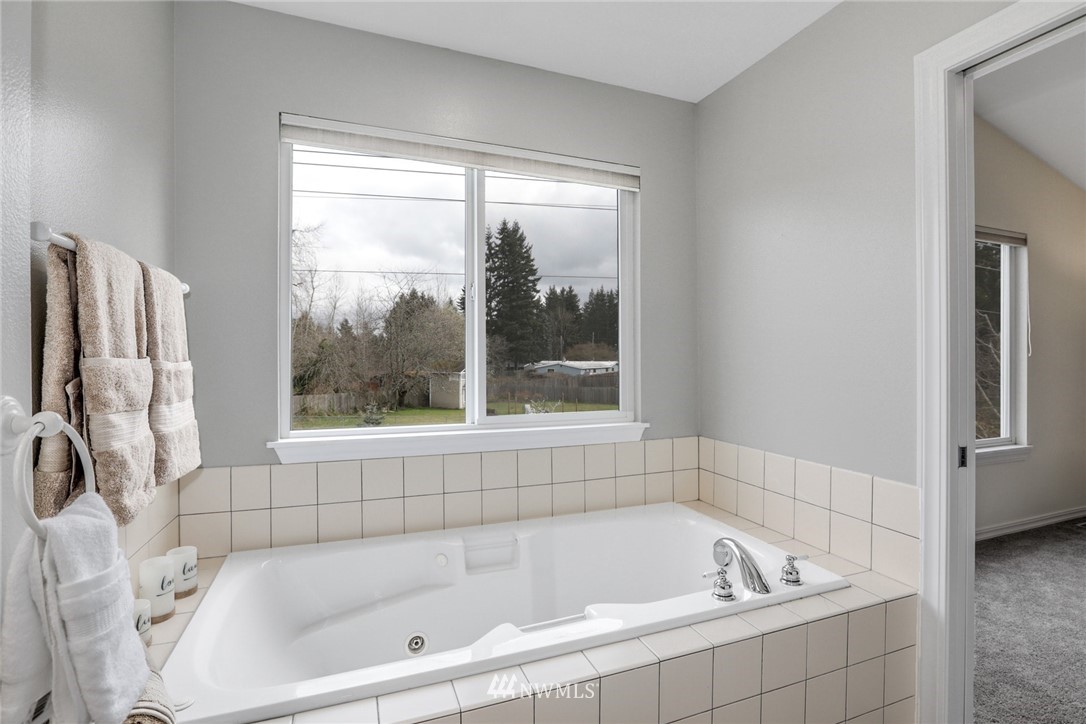 8910 Northeast 178th Street Bothell, WA 98011 - Photo 14 of 25 Gallery Image 14