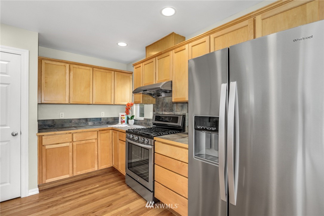 8910 Northeast 178th Street Bothell, WA 98011 - Photo 8 of 25 Gallery Image 8