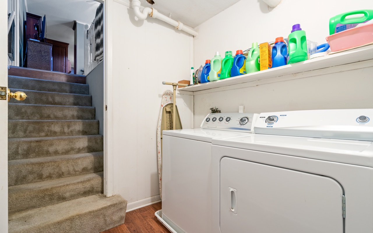 3805 Hilldale Road Oakwood, GA 30566 - Photo 15 of 28 a utility room with dryer and washer