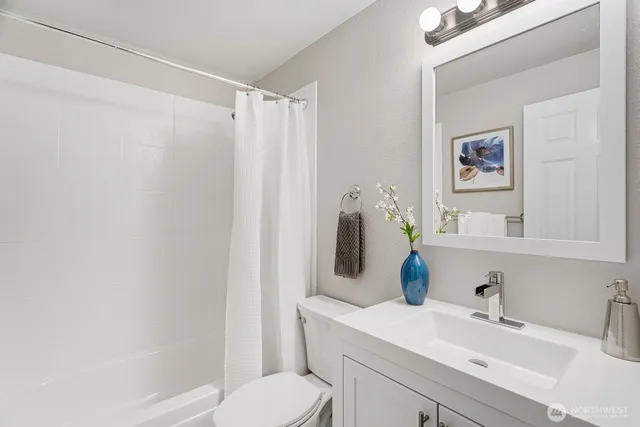 $360,000 | 1144 North 198th Street, Unit E204, Seattle, WA 98133