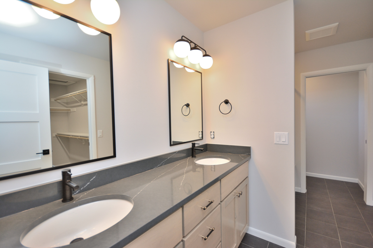 6034 Sean Court Caledonia, WI 53402 - Photo 23 of 37 Photo 22