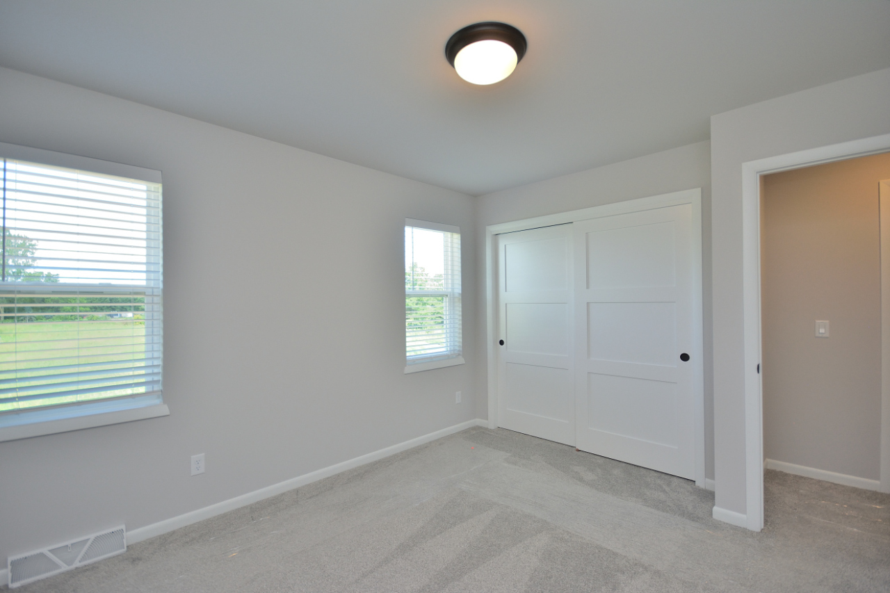 6034 Sean Court Caledonia, WI 53402 - Photo 27 of 37 Photo 26