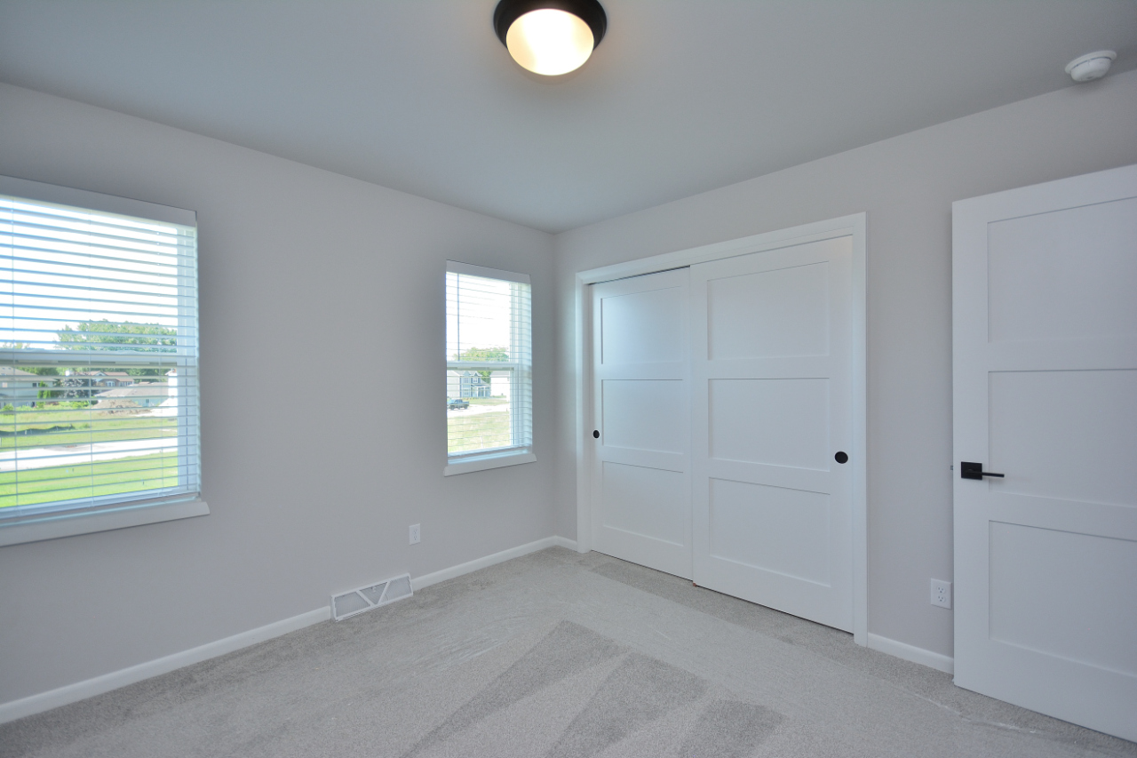 6034 Sean Court Caledonia, WI 53402 - Photo 29 of 37 Photo 28