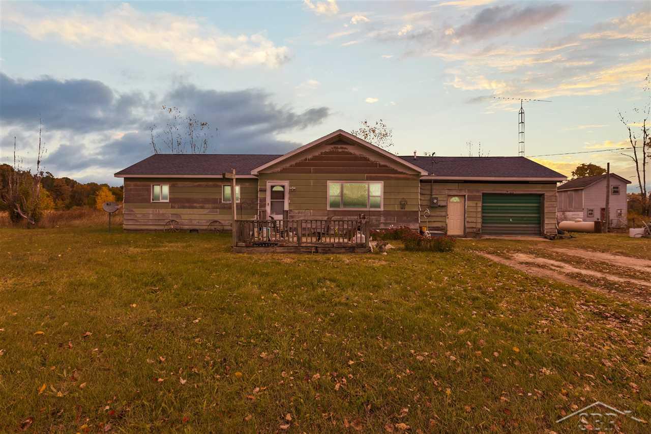 5615 Krawczyk Road Pinconning, MI 48650 - Photo 1 of 19