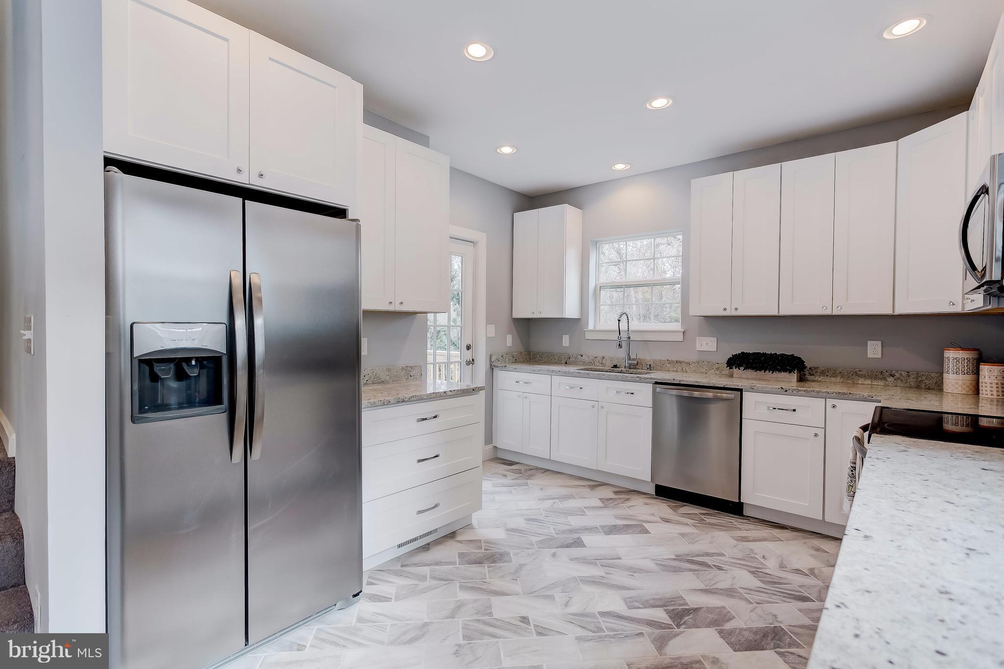 65 Edmondson Ridge Road Baltimore, MD 21228 - Photo 11 of 30 Kitchen