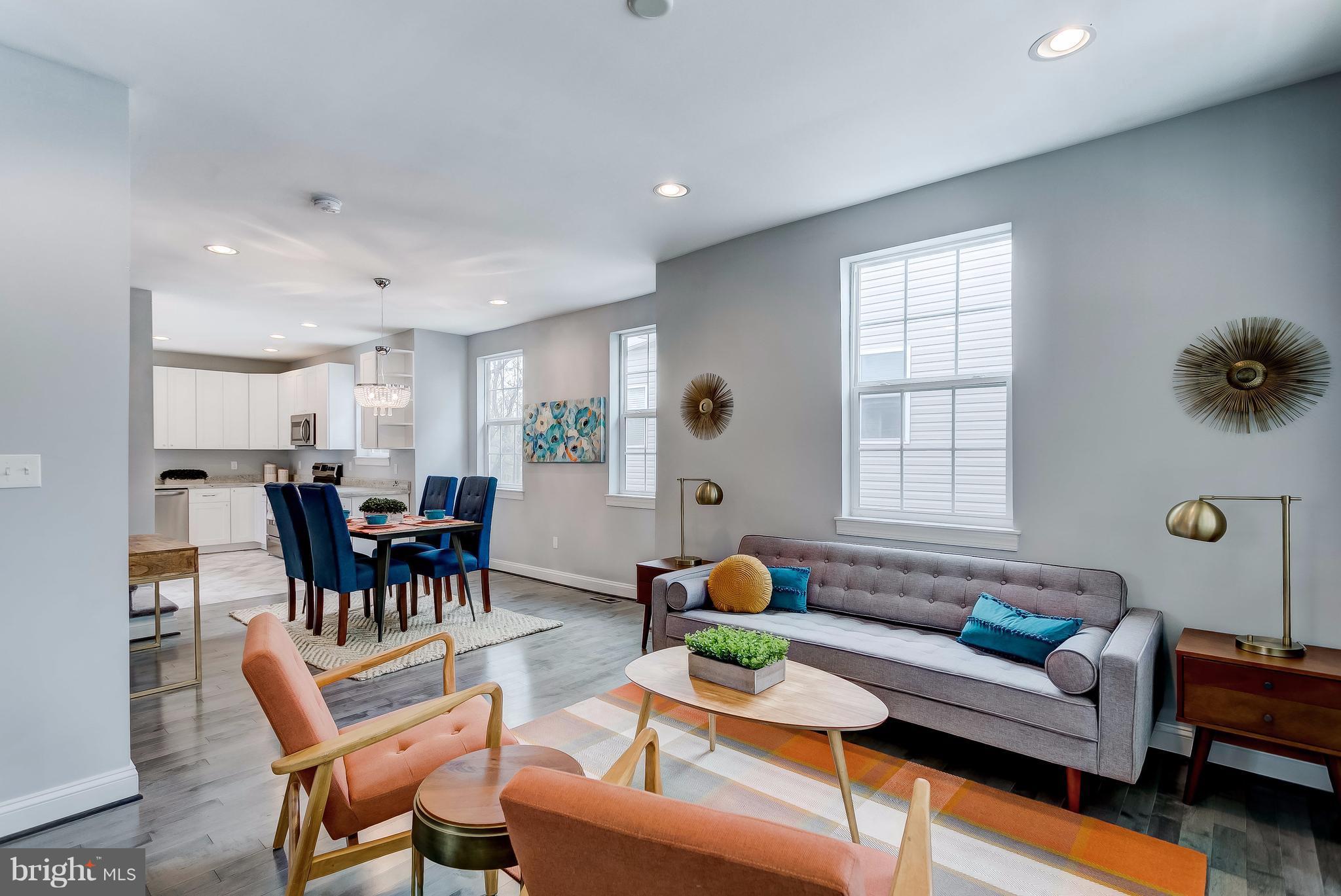 65 Edmondson Ridge Road Baltimore, MD 21228 - Photo 5 of 30 Living Room