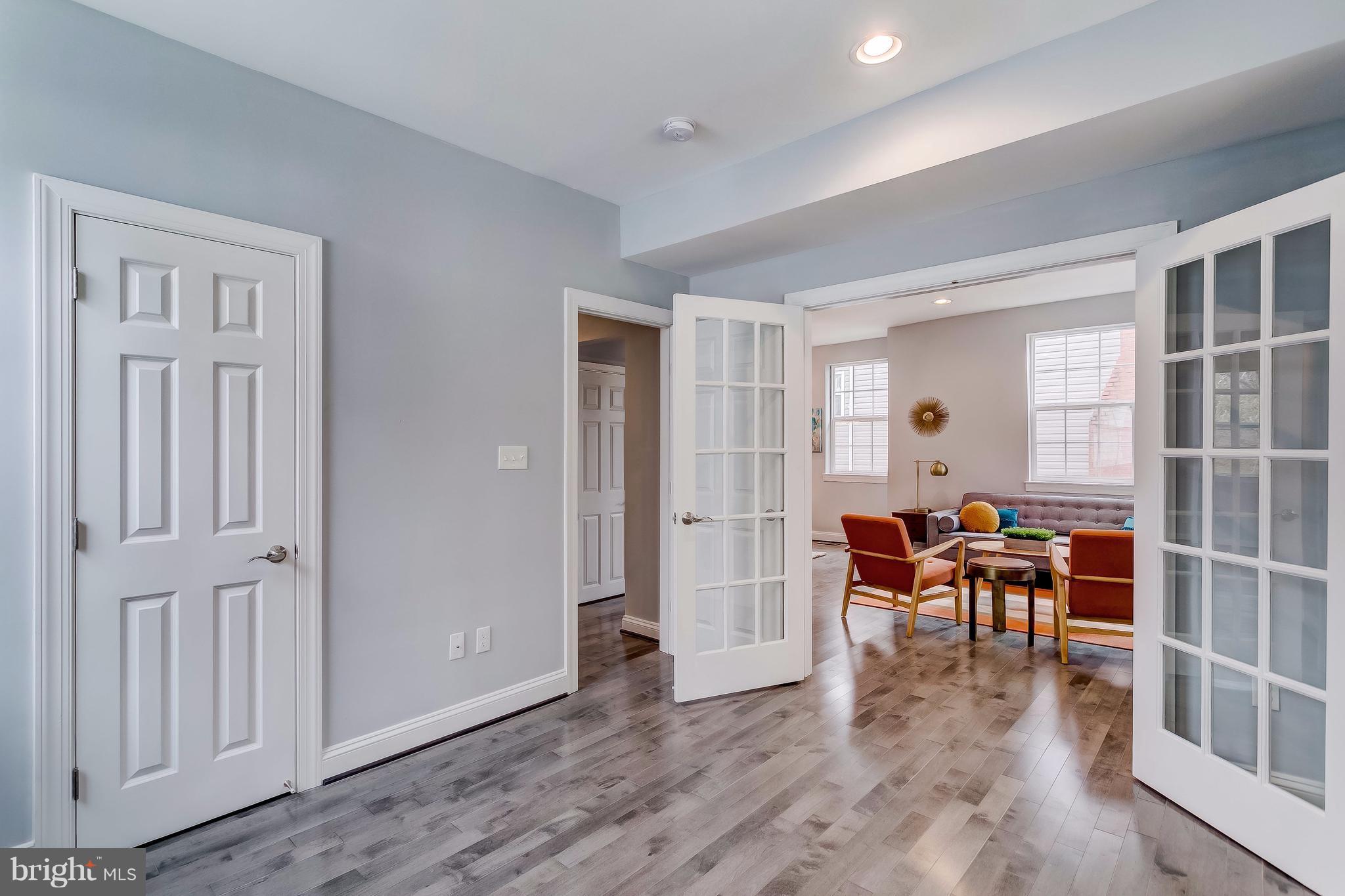 65 Edmondson Ridge Road Baltimore, MD 21228 - Photo 7 of 30 Living Room