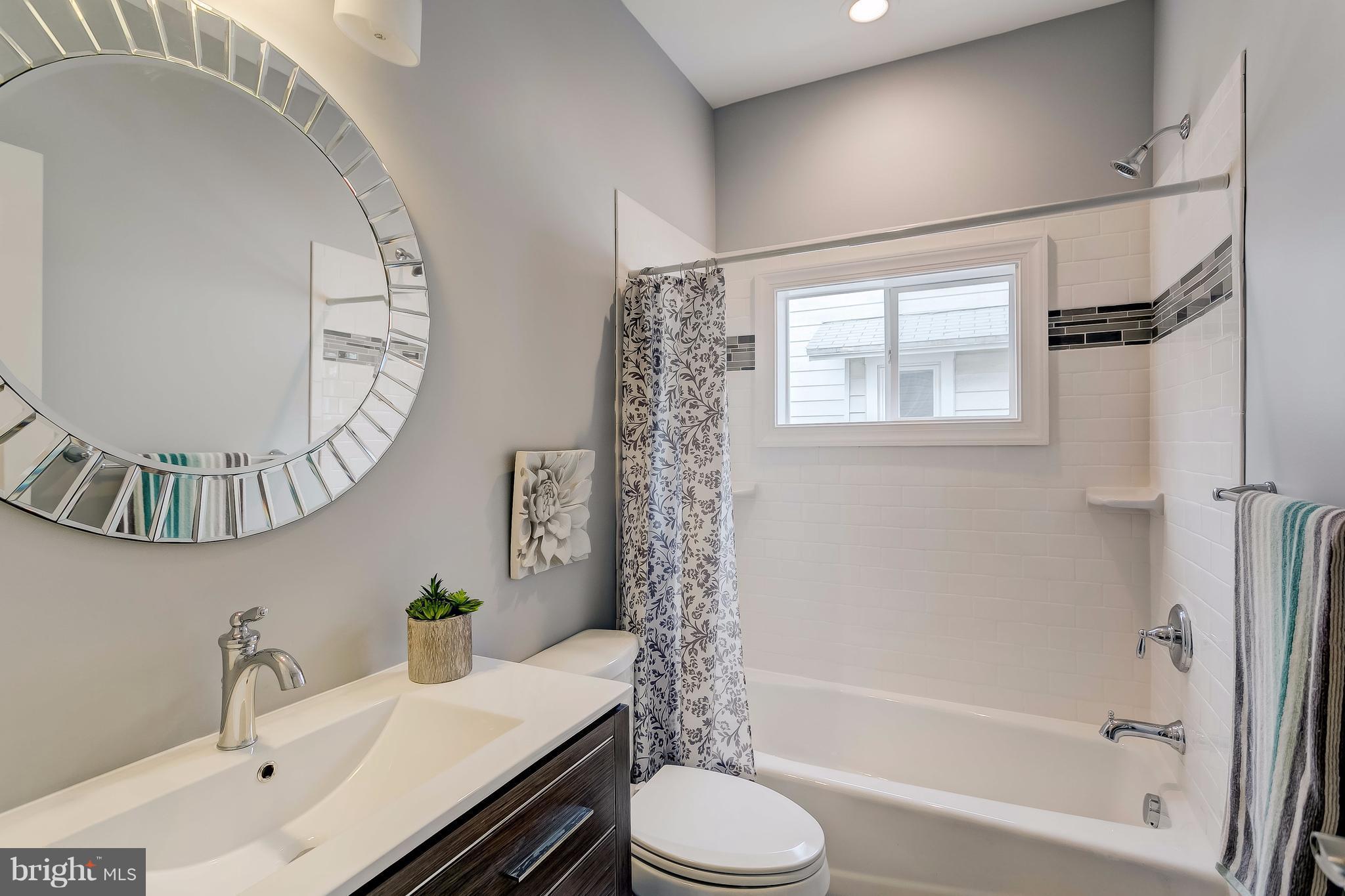 65 Edmondson Ridge Road Baltimore, MD 21228 - Photo 8 of 30 Bath