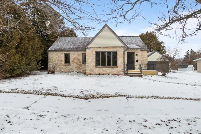 $224,900 | 1105 Fremont Street, Algoma, WI 54201