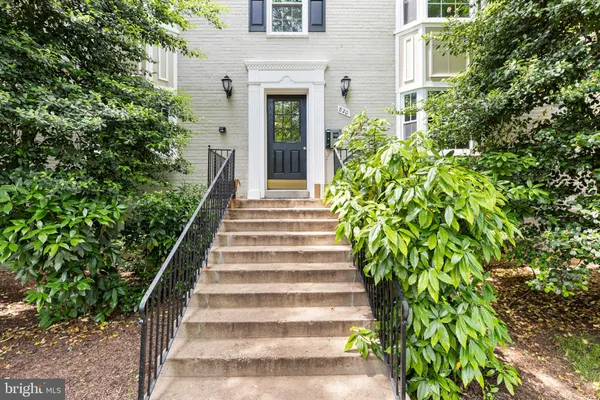 $2,200 | 820 South Arlington Mill Drive, Unit 3201, Arlington, VA 22204